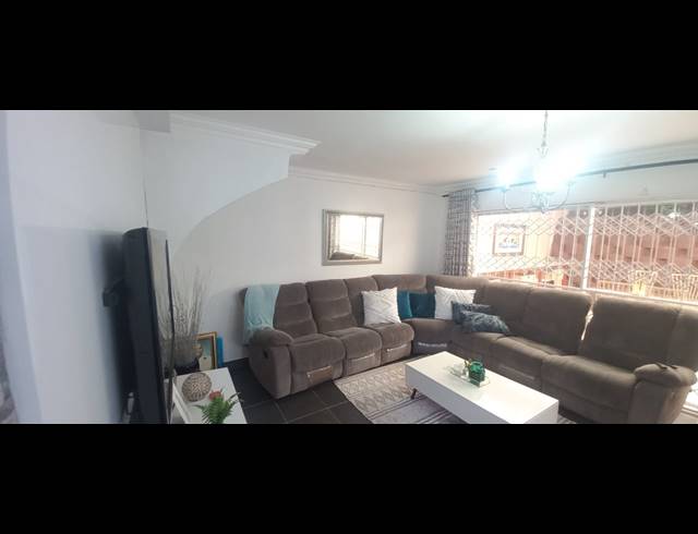 3 BEDROOM FREEHOLD FOR SALE IN MONTFORD